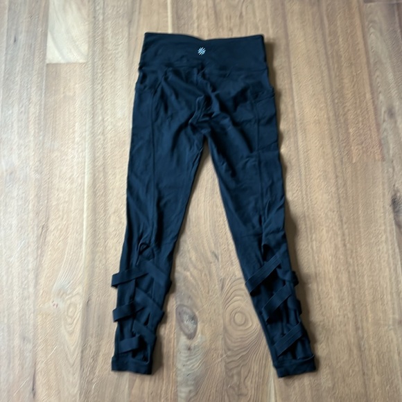 Athleta ballet style black leggings with ribbon design on calves small🖤🩰🎀 - Picture 7 of 7